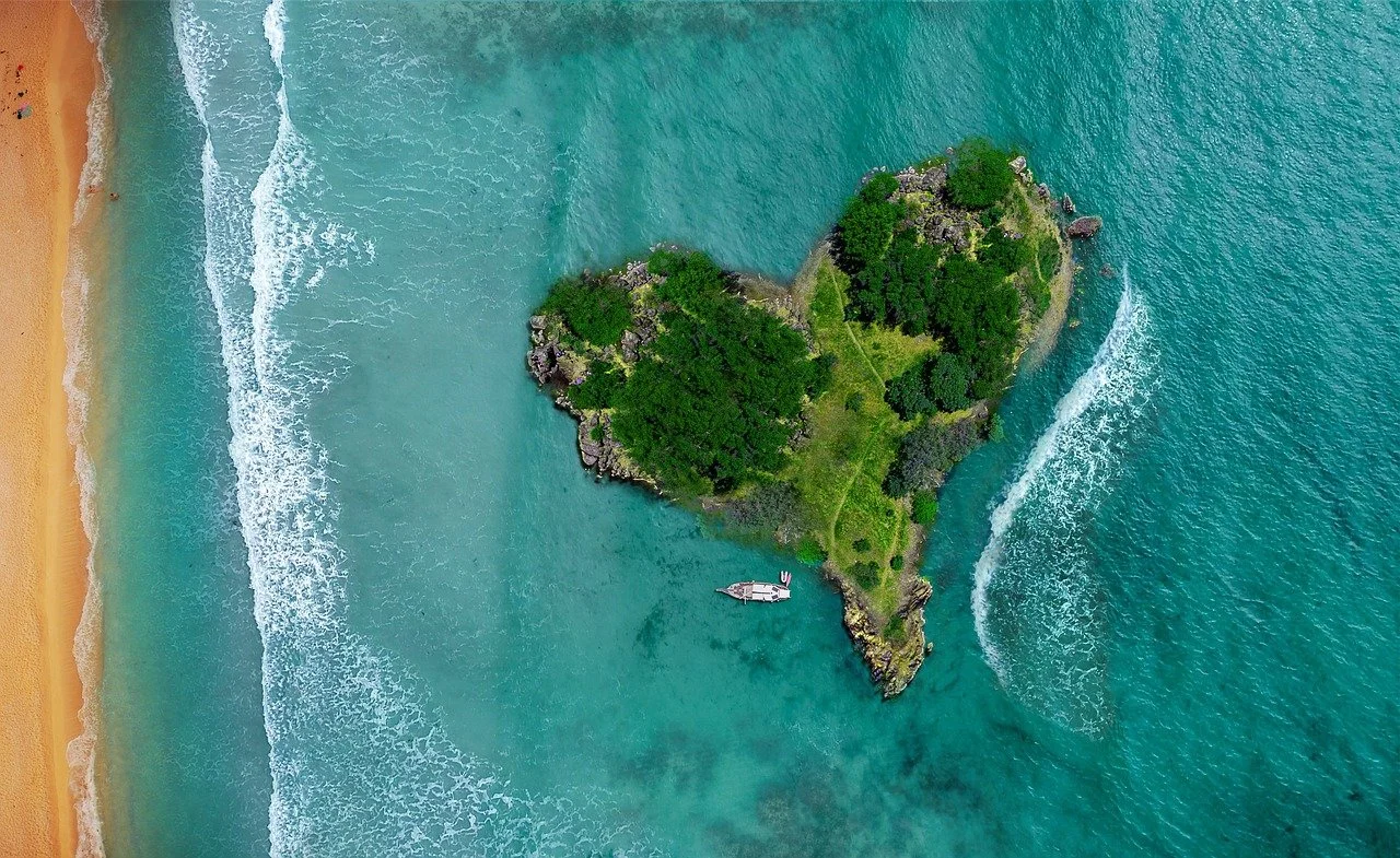 en herlig øy formet som et hjerte